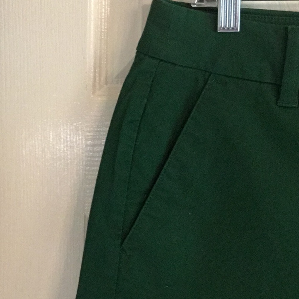 J. Crew Women’s Flat Front Chino Shorts in Emerald Green - Picture 4 of 9
